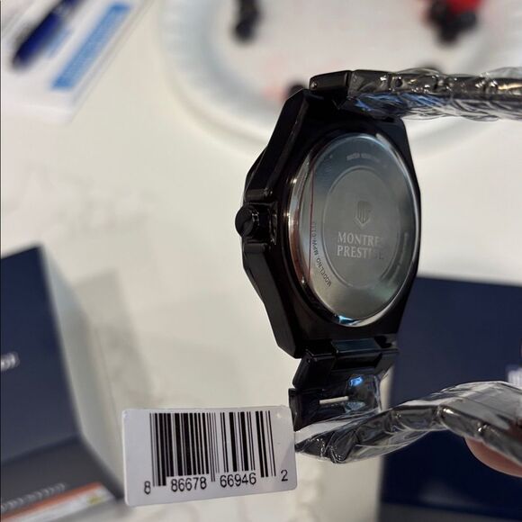 Montres prestige Black Stainless Steel Watch with Textured Dial - Picture 6 of 6